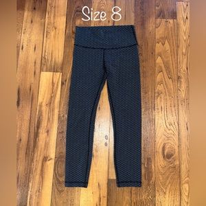 LIKE NEW Lululemon Leggings- Size 8